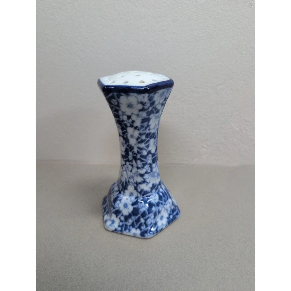 HAT PIN HOLDER BLUE & WHITE VICTORIA ENGLISH IRONSTONE 5.5 In Tall